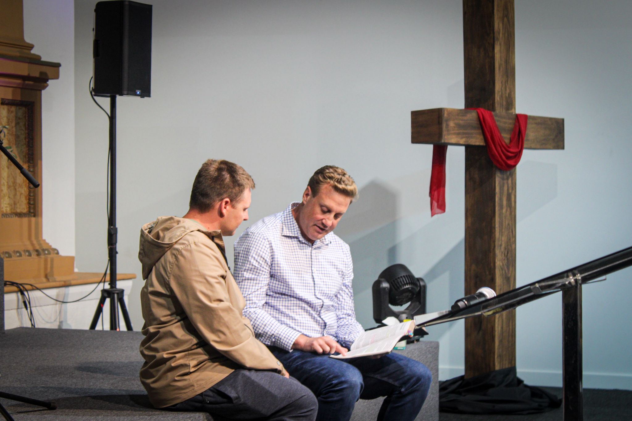 Sharing the Word and Bible verses with a fellow believer in Parkes NSW